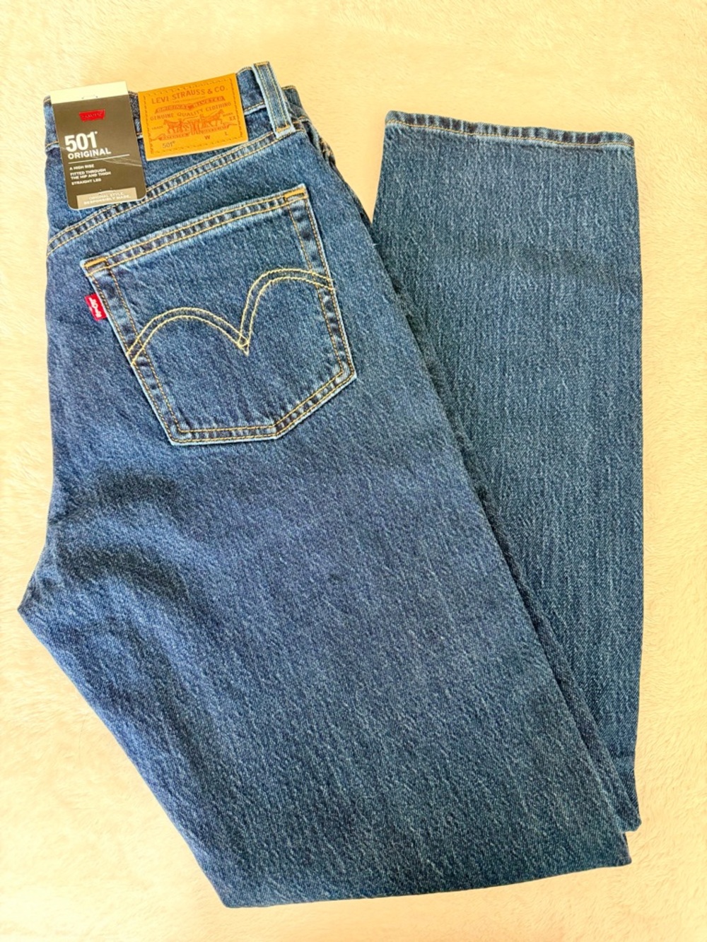 Levi's Women’s Straight Jeans in Dark Indigo with Tan Patch - Picture 2 of 5